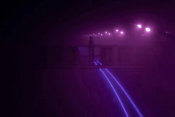 چرا چراغهای خیابانها در آمریکا بنفش شدند؟