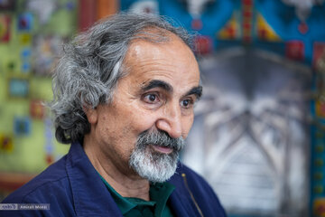 آزادارمکی:  بدسلیقه‌ترین چهره‌های رسمی، فردای پیروزی در صدا وسیما وارد شدند / این وضعیت اولین گام در مسیر تخریب همبستگی اجتماعی است