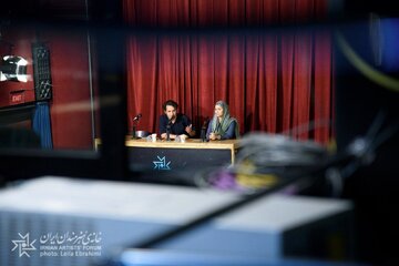 آیا عکاسان بحرانهای انسانی، از درد دیگران کسب درآمد میکنند؟