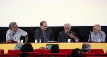 احمدرضا درویش: همه‌ ما این روزها به ایران فکر می‌کنیم