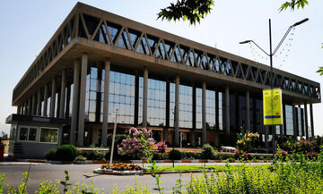 از صداوسیما نمی توان انتظار مرجعیت خبری و کمک به وحدت و انسجام ملی داشت/ آنها عملا بازی رسانه‌ای را به دیگر رسانه‌ها واگذار کردند