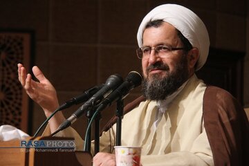 استاد حوزه علمیه: انگلیسیها، سلطنت طلبان، آمریکاییها، و صهیونیستها میخواهند نظام را سرنگون کنند/ دروغ میگویند که مردم ایران را دوست دارند