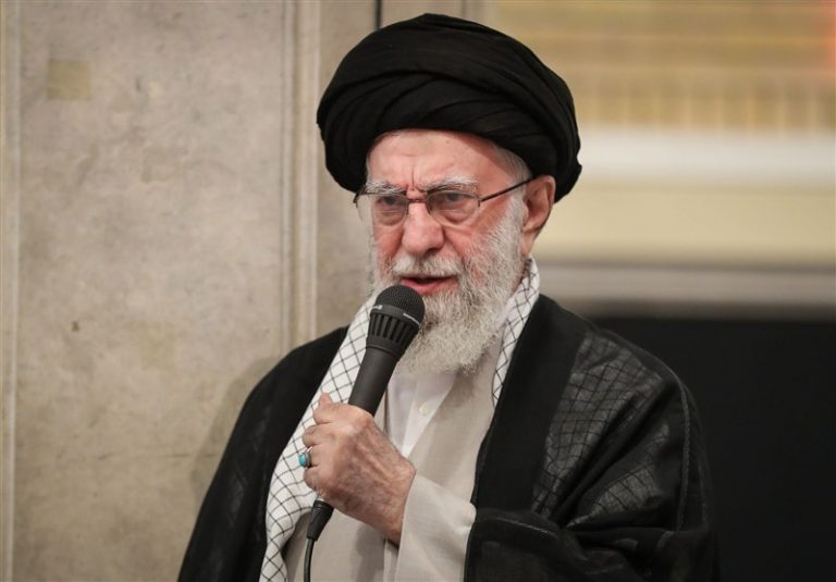 امام خامنهای: هستهای و حقوق بشر بهانه است/ آمریکا از تواناییهای جمهوری اسلامی ناراحت است
