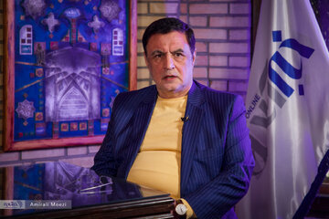 انتقاد تند ناصر ایمانی از تعطیلی کشور در دولت پزشکیان/ دچار قحطی و کمبود میشویم/ آیا نمیتوانیم قیمتها را پلکانی افزایش دهیم؟