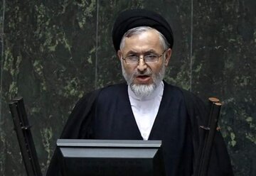 انتقاد یک نماینده مجلس از تعداد همراهان قالیباف به ژنو/ مصداق بارز ریخت و پاش بیتالمال است/ ۳۵ نفر با قالیباف به ژنو رفتهاند؟