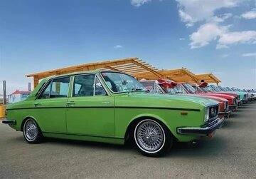 بازار سیاه پیکان در تهران راه افتاد! + عکس