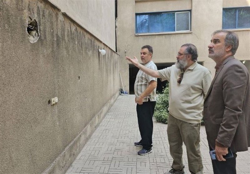 بازدید مدیران سینمایی از سینماگران آسیبدیده + عکس