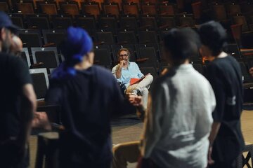 بازگشت داود بنیاردلان با نمایش «نیمه تاریک ماه»