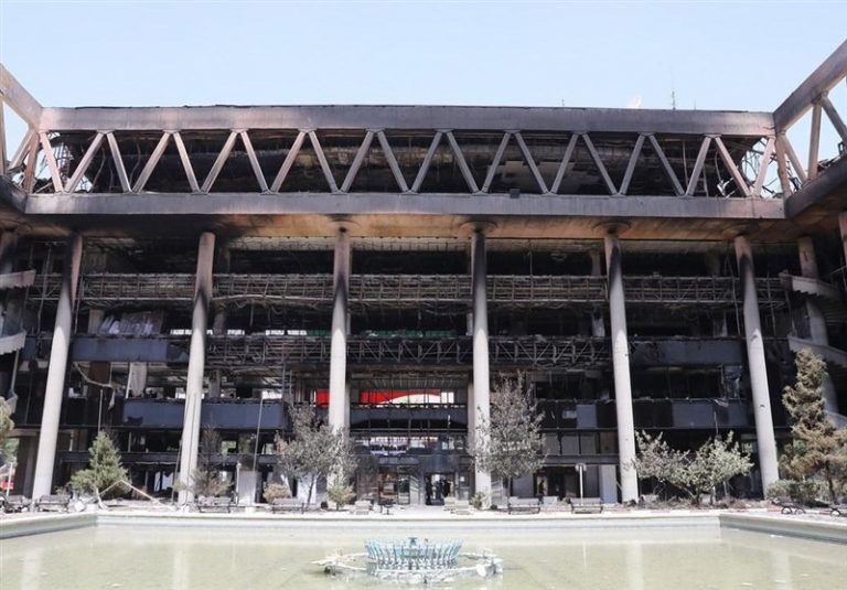بغض چهرههای شناخته شده در ساختمان شیشهای میشکند/ این جنگ تحمیلی را زودتر مستند کنیم تا تحریف نشود
