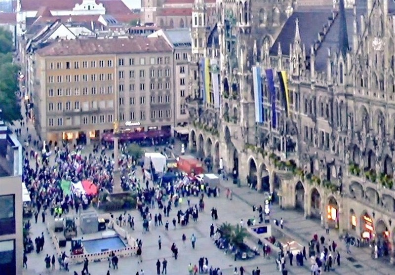 تجمع ۵۰نفره مونیخ؛ مجلس ختم رضا پهلوی و سلطنتطلبان