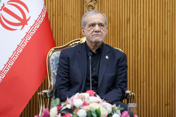 تصاویری از بدرقه کنندگان پزشکیان پیش از سفر به جمهوری آذربایجان / کدام وزیر با رئیس جمهور همراه شد؟