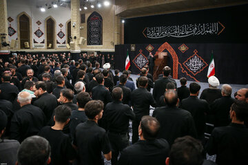 تصاویری از حضور مقامات دولت رئیسی و روحانی در مراسم عزاداری بیت رهبری/ قالیباف، اژهای و مخبر هم بودند