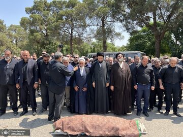 تصاویری از مراسم تشییع برادر ناطق نوری/ علی خمینی و عباس آخوندی هم بودند