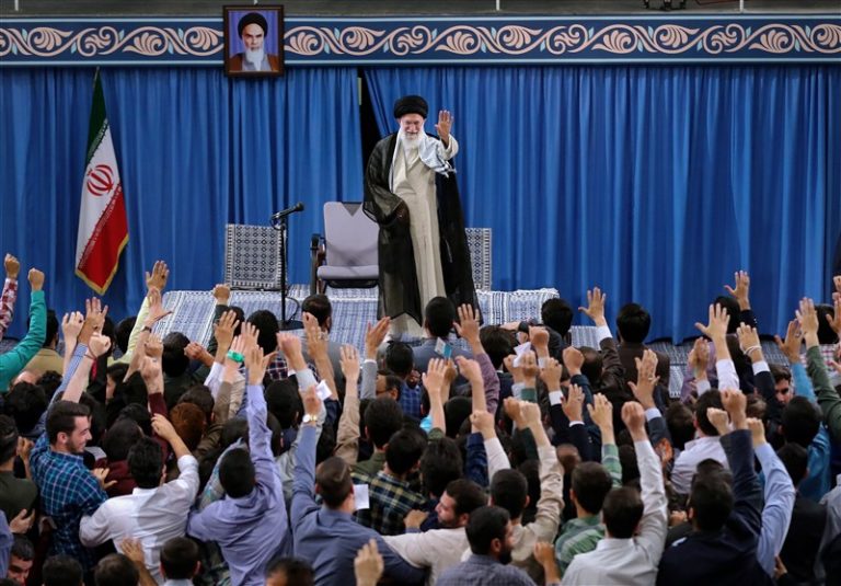 توصیف حلقههای میانی انقلاب از زبان نویسنده دهه هشتادی/ مسئولین باید با این مفهوم آشنا شوند!