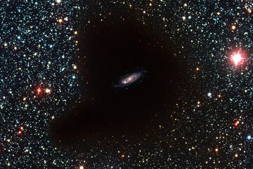 جهان اطراف ما خالیتر از آن چیزی است که فکر میکردیم / ما در یک «حفره کیهانی» گیر افتادهایم؟