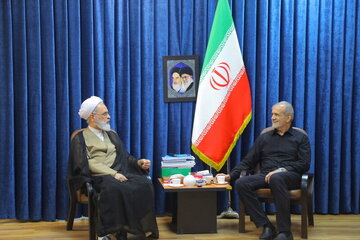 در دیدار پزشکیان با آیت الله اعرافی چه گذشت/ تاکید ویژه مدیر حوزه های علمیه بر تعامل دین و حکومت + تصویر