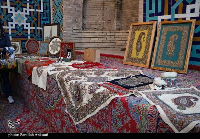درد و دل هنرمندان صنایع دستی به وزیر میراث/ مشتری نداریم!