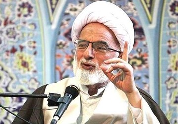 دری نجفآبادی: حضور رهبر انقلاب در حسینیه امام خمینی(ره) دهها پیام داشت/ رهبری با ساده زیستی مانند سادهترین اقشار جامعه زندگی میکنند