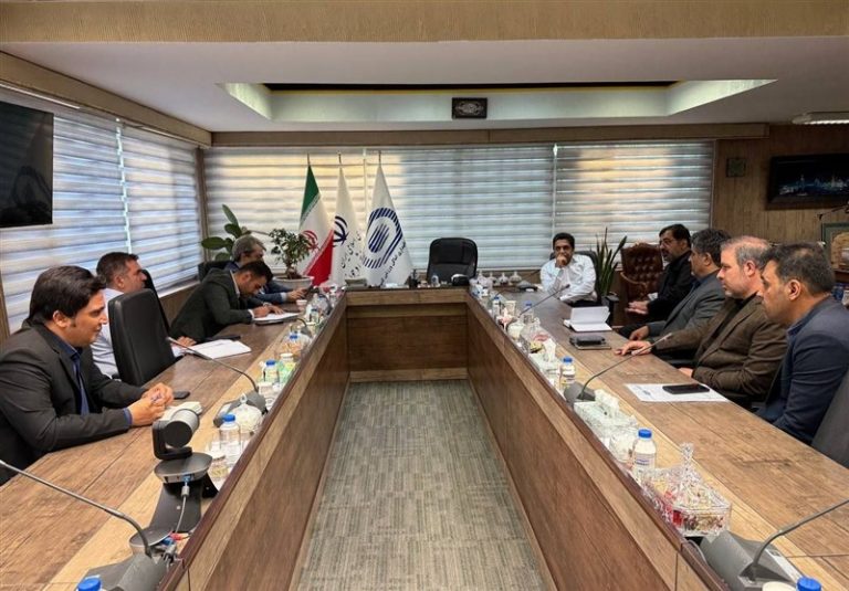 دیدار استاندار قم با مدیرعامل شرکت توسعه و نگهداری اماکن ورزشی کشور