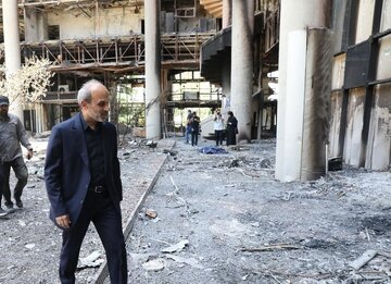 روایتی جدید از حمله به ساختمان شیشهای صداوسیما/ جبلی گفت من مسئول آنتن هستم، نه مسئول جان شما هرکسی میخواهد برود