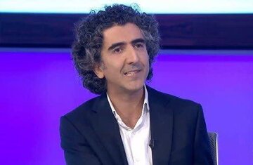 سوال سایت اصولگرا از سوپرانقلابی ها: از خودتان نمی پرسید چرا این چهره رسانه ای اپوزیسیون طرفدار شما شده است؟