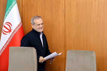 شما نظر بدهید/ نگاه شما به پس گرفتن لایحه‌ فضای مجازی از مجلس توسط دولت چیست؟