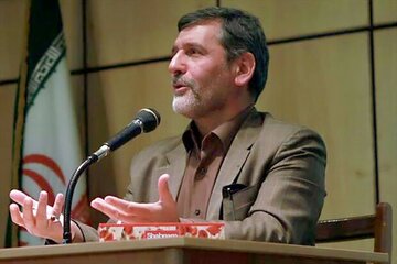 عضو مجمع تشخیص مصلحت: باید افکار عمومی را به رسمیت بشناسیم/ آنچه بهعنوان تصمیمات حکومتی اتخاذ میشود، باید متأثر از نگاه و خواست مردم باشد