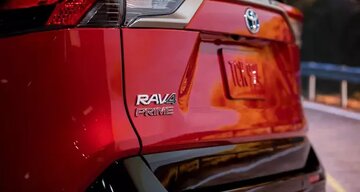 معنای مخفف RAV۴ در نام گذاری شاسیبلند محبوب تویوتا چیست؟