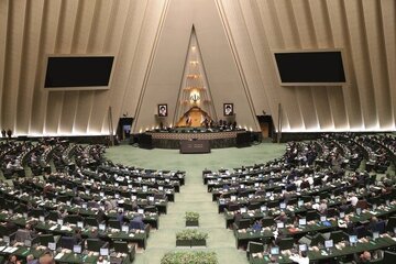 موافقت مجلس با دو فوریت لایحه مقابله با انتشار محتوای خلاف واقع در فضای مجازی