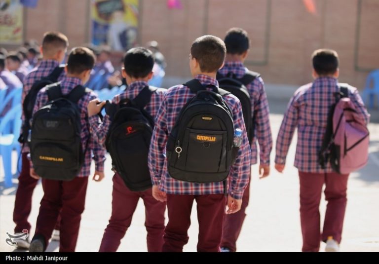 نصب کد QR در مدارس برای ثبت سریع شکایت خانوادهها در زمان ثبتنام