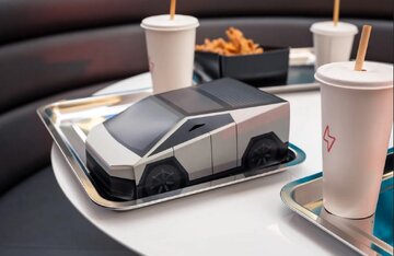 نظر کاربران درباره رستوران ایلان ماسک | صف ۵ ساعته برای تجربه فناوری و فست‌فود