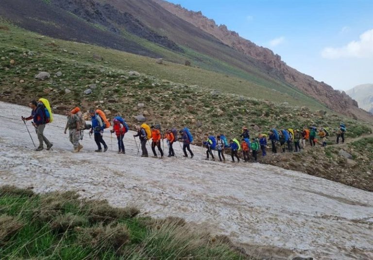 هشدار به کوهنوردان: هوا آلوده است، کوه نروید!