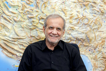 واکنش پزشکیان به تعریف و تمجیدهای معاون اجرایی؛ ول کن، جعفر حرفت رو ادامه بده!