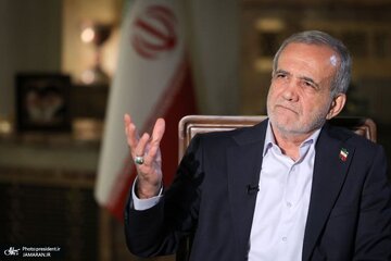 پزشکیان: اگر قرار است بمانیم، باید مردم ما را بپذیرند/ دنبال تشریفات نبودم و نیستم/ نمیتوان صِرف قانونگذاری اجتماعی، رفتار فرهنگی مردم را تغییر داد