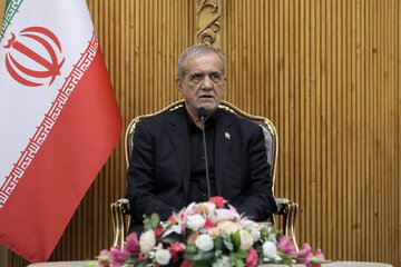 پزشکیان وارد بندر آستارا شد + تصویر