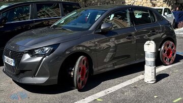 کشف پژو ۲۰۸ با چرخهای همهکاره! /عکس