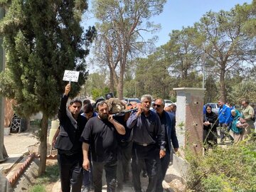 گزارشی از خاکسپاری جمال اجلالی /« این همه تلخ، این همه شیرین…»