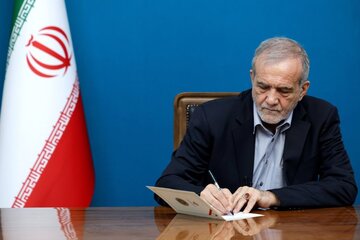 آقای رئیس جمهور! این مسیر که یک عضو شورای عالی امنیت ملی یا نماینده مجلس در برابر تصمیمات رهبری و دولت بایستد، باید تغییر کند