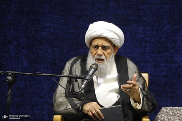 آیتالله کریمی جهرمی: نباید با رفتارهای دور از اخلاق به یکدیگر ظلم کنیم و حق یکدیگر را پایمال کنیم/ پیامبر آزار دشمنان را با دعا و هدایت پاسخ میداد