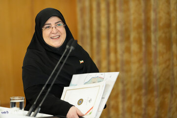 ارجاع مخالفان دولت به سخنان و سایت رهبری از سوی مهاجرانی/ دولت در شرایطی کابینه را تشکیل داد که در جنگ بود