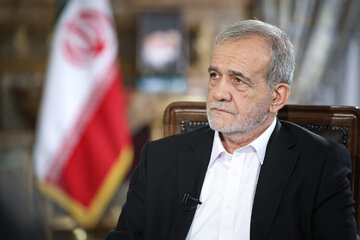 استقبال از پزشکیان در ارمنستان/ تیپ متفاوت رییس جمهور در بدو ورود به ایروان + تصاویر