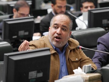 افشاگری عضو کمیسیون اصل ۹۰ مجلس درباره یک شرکت هواپیمایی/ فقط یک هواپیمای فعال دارد ولی به ۲۵۰۰ نفر حقوق پرداخت میکند!