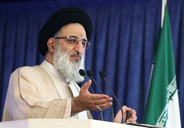 امام جمعه البرز: ماشه جنگ روانی است/ وضعیت بدتر نمیشود