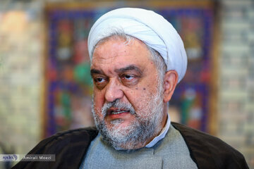 امیریفر: دولت پزشکیان بهتر از دولت قبل عمل کرده، اما پایداریها سنگاندازی میکنند/ تا وقتی که پایداریها در صداوسیما حاکم هستند، امیدی به تغییر نیست