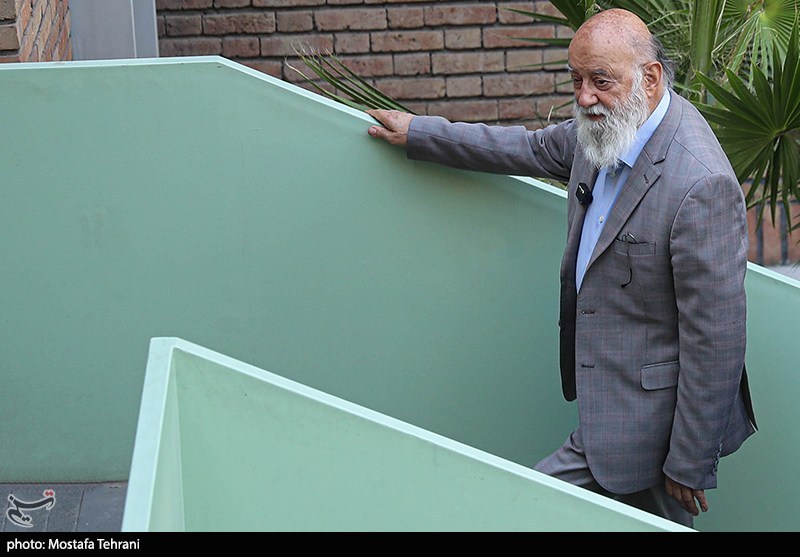 انتقاد چمران از نصب غیرمجاز دکلهای موبایل و کوتاهی شهرداری در دریافت عوارض
