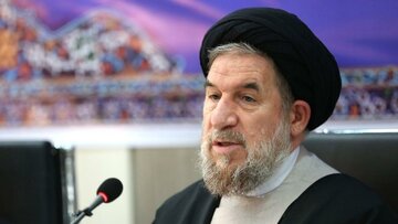 انتقاد یک اصولگرا از تندروها/ نفوذی ها در لایههای و ردههای مختلف نظام و خودیها رخنه می کنند/ نفوذیها چه کارهایی انجام میدهند؟