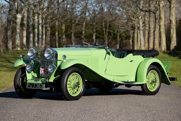 اولین خودرویی که چراغ راهنما را به جاده آورد!