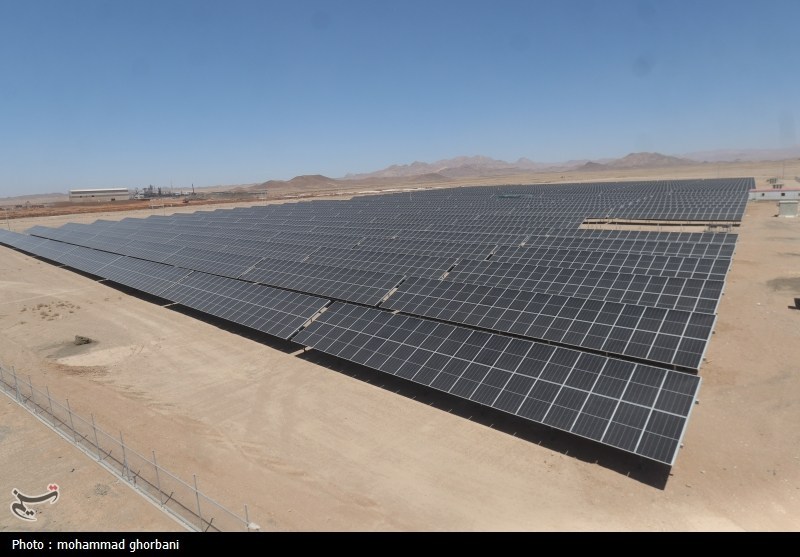 بهرهبرداری و آغاز عملیات اجرایی ۴۲۵ مگاوات نیروگاه خورشیدی در ۴ استان
