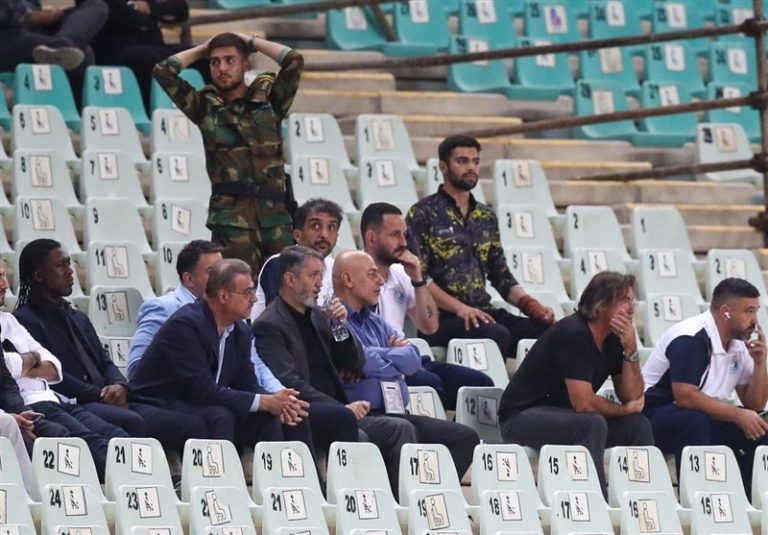 بیانی: کارایی آقای مشاور در استقلال چیست؟/ با حضور نازون تیم ما ۱۰ نفره شد!