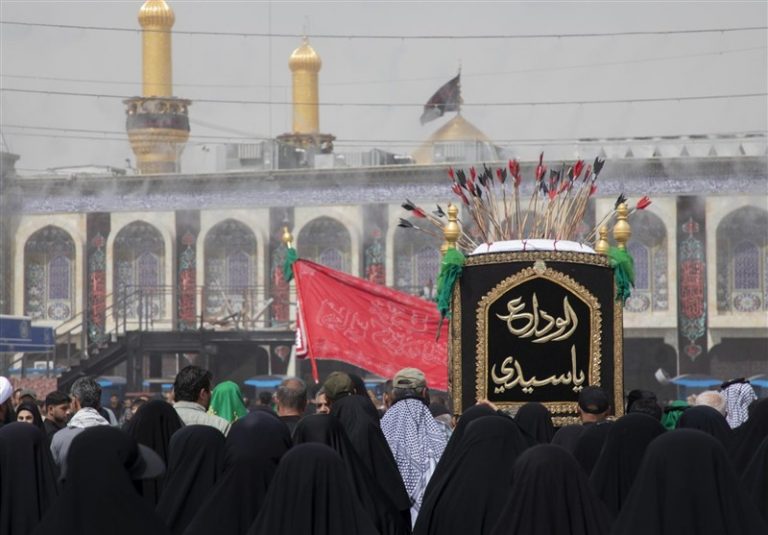 تشییع نمادین پیکر امام حسن (ع) در بینالحرمین + عکس